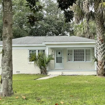 Rent this 3 bed house on 3 Chapman Avenue in Isle of Palms, Charleston County