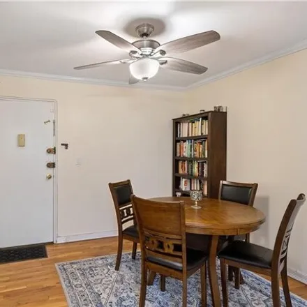 Image 3 - 4 Keogh Lane, Woodside, City of New Rochelle, NY 10805, USA - Apartment for sale