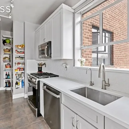 Image 5 - 2727 Palisade Avenue, New York, NY 10463, USA - Apartment for sale