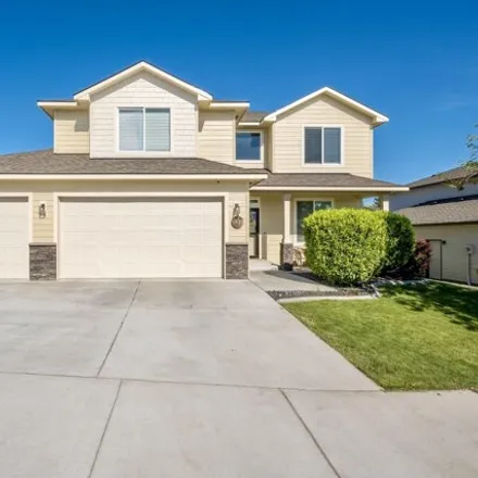 Buy this 4 bed house on 1827 South Fescue Street in Kennewick, WA 99338