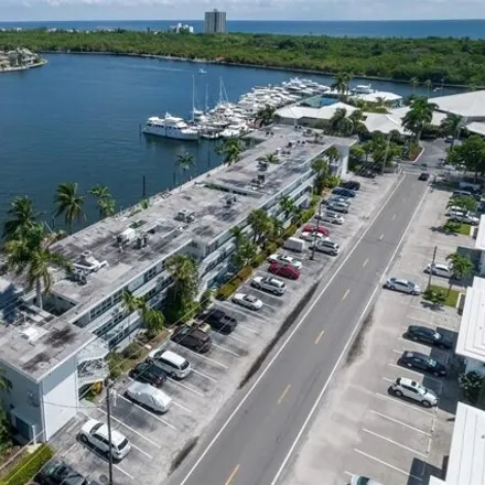 Image 3 - Coral Ridge Yacht Club, 2800 Yacht Club Boulevard, Fort Lauderdale, FL 33304, USA - Condo for rent