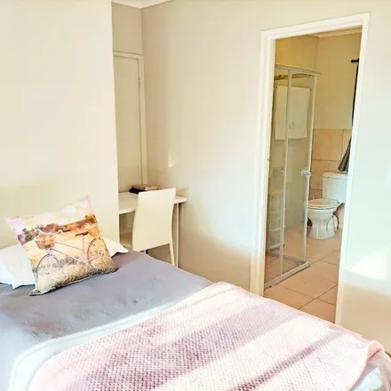 Image 6 - Victoria Crescent, De Tuin, Kraaifontein, 7561, South Africa - Apartment for rent