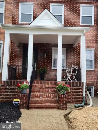 Image 2 - 2505 Linden Avenue, Baltimore, MD 21217, USA - House for sale