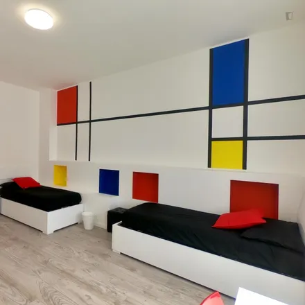 Rent this 5 bed room on Via Luigi Pasteur in 16, 20127 Milan MI