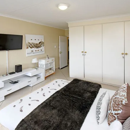 Rent this 4 bed apartment on Highcliff Way in Valeriedene, Johannesburg