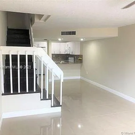 Image 4 - Northwest 82nd Avenue, Hialeah Gardens, FL 33016, USA - Apartment for rent