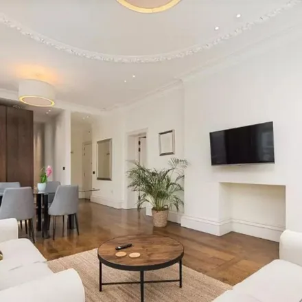 Rent this 1 bed apartment on Beeston Place in London, SW1W 0BD