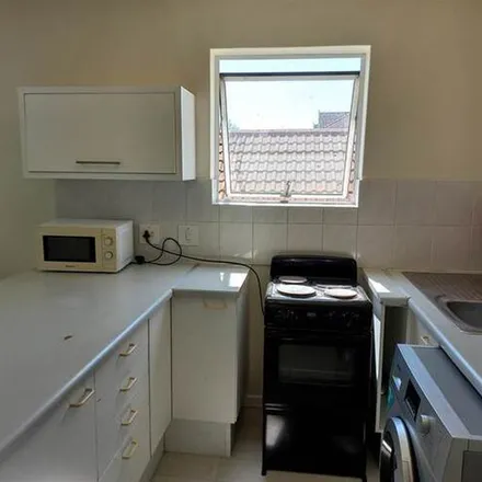 Image 6 - Guildford Place, Ryan Road, Cape Town Ward 57, Cape Town, 7700, South Africa - Apartment for rent