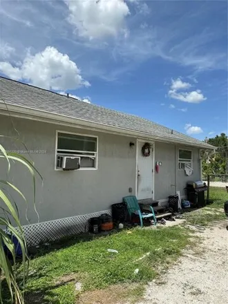 Buy this studio house on 538 Nuna Avenue in Fort Myers, FL 33905
