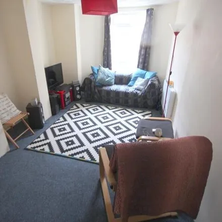 Rent this 1 bed apartment on Back Brudenell Mount in Leeds, LS6 1HU