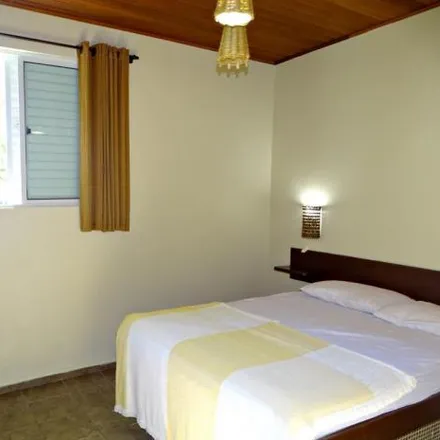 Rent this 4 bed house on Avenida Vieira e Silva in Canto Grande, Bombinhas - SC