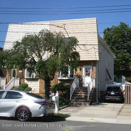 Buy this 3 bed house on 270 Annadale Road in New York, NY 10312