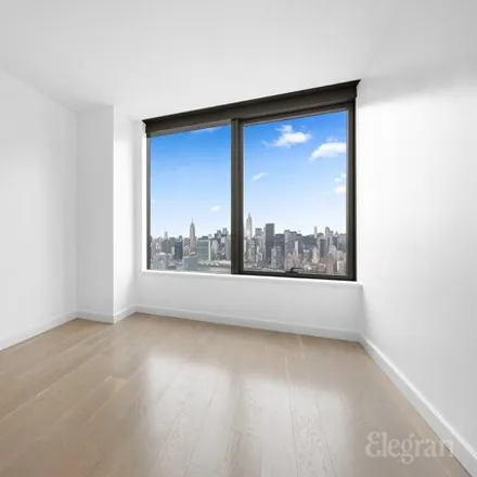 Image 4 - Skyline Tower, 23-15 44th Drive, New York, NY 11101, USA - House for rent