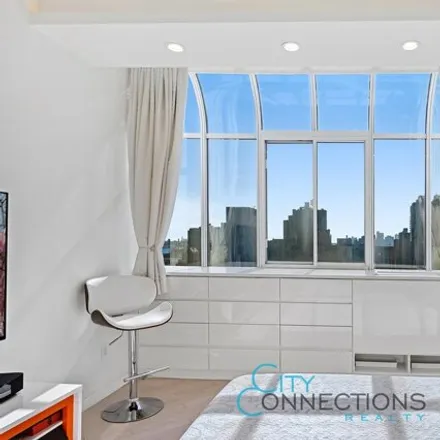 Image 5 - 310 East 46th Street, New York, NY 10017, USA - Condo for sale