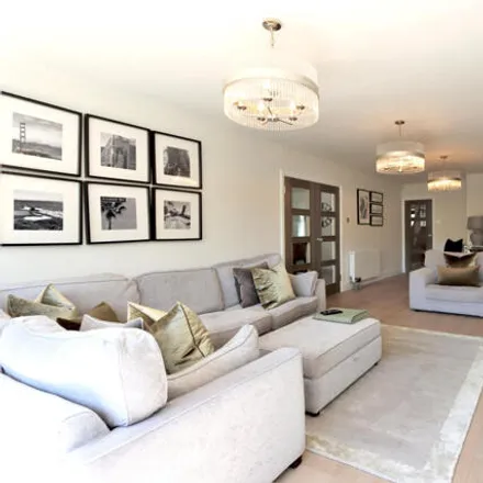 Image 4 - Brook Way, Chigwell Rise, Chigwell, IG7 6AG, United Kingdom - House for sale