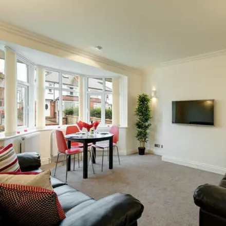 Image 3 - 52 Estcourt Terrace, Leeds, LS6 3EX, United Kingdom - Duplex for rent