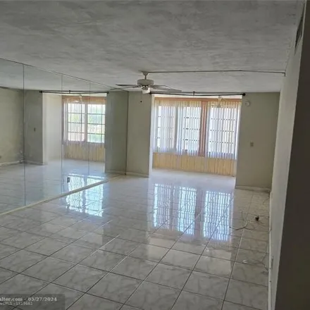Image 2 - 2821 Somerset Dr Apt 215, Lauderdale Lakes, Florida, 33311 - Condo for rent
