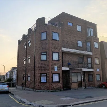 Image 4 - St Michael's Catholic Grammar School, Nether Street, London, N12 7NJ, United Kingdom - Apartment for rent