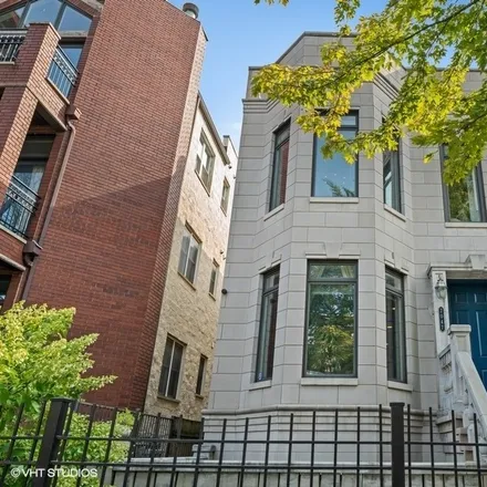 Image 2 - 2029 West Erie Street, Chicago, IL 60612, USA - House for sale