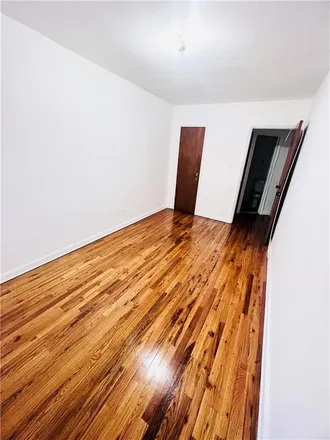 Image 1 - 708 East 96th Street, New York, NY 11236, USA - Townhouse for rent