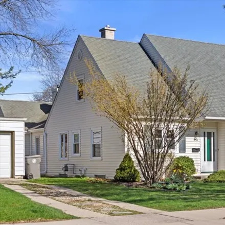 Image 3 - 4730 North Woodruff Avenue, Whitefish Bay, WI 53211, USA - House for sale
