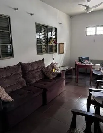 Buy this 4 bed house on Rua Vieira Gonçalves in Martins, Uberlândia - MG