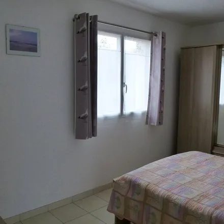 Rent this 1 bed apartment on 29250 Saint-Pol-de-Léon