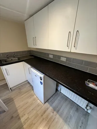 Image 5 - 5 Whingate Road, Leeds, LS12 3HZ, United Kingdom - Apartment for rent