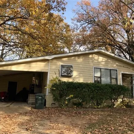 Rent this 2 bed house on 1252 North Oak Avenue in Fayetteville, AR 72703