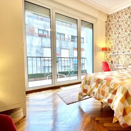 Rent this 6 bed room on Hotel ILUNION Bilbao in Calle Rodríguez Arias / Rodriguez Arias kalea, 66