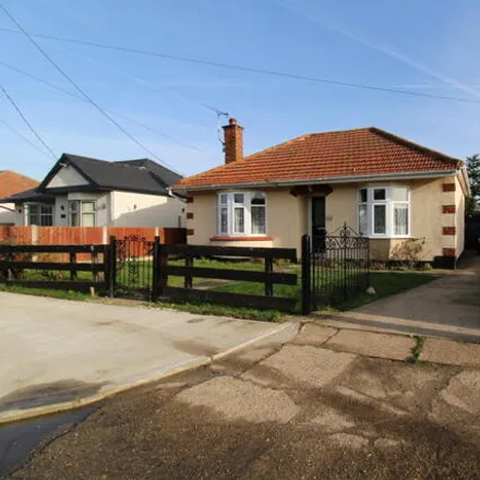 Buy this 2 bed house on Montfort Avenue in Corringham, SS17 7PW