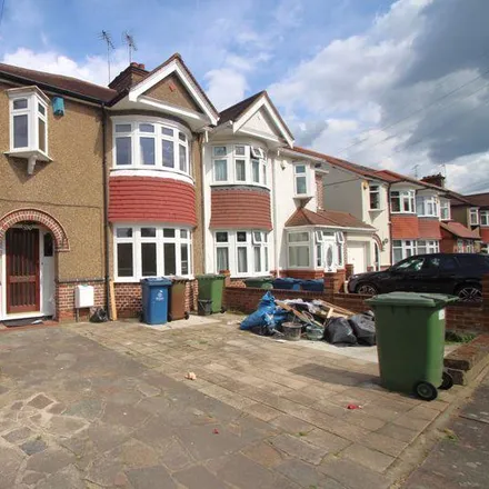 Rent this 3 bed duplex on Rayners Lane in London, HA5 5EZ