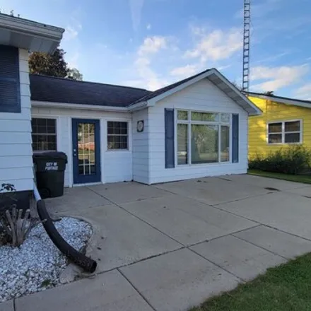 Image 5 - Midwest Dental, School Road, Portage, WI 53901, USA - House for sale