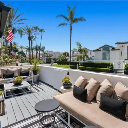 Image 4 - 19 Beach Drive, Newport Beach, CA 92663, USA - Apartment for sale