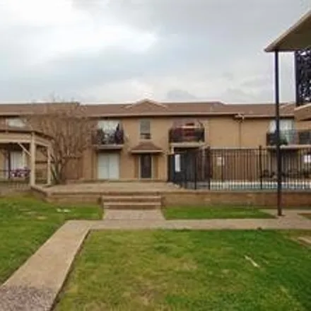 Image 1 - 7902 Cliffbrook Drive, Dallas, TX 75254, USA - Condo for rent