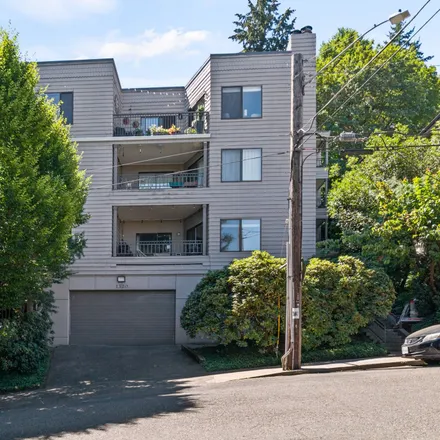 Buy this 2 bed condo on 1314 Southwest Hall Street in Portland, OR 97201
