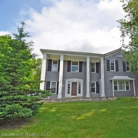 Rent this 3 bed house on 1631 Walton Boulevard in Rochester Hills, MI 48309