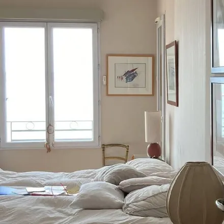 Rent this 3 bed apartment on Nexeau Recherche De Fuites in Marseille (Paca), Rue de l'Écluse