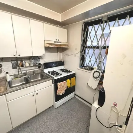 Image 3 - 61-25 98th Street, New York, NY 11374, USA - Apartment for sale