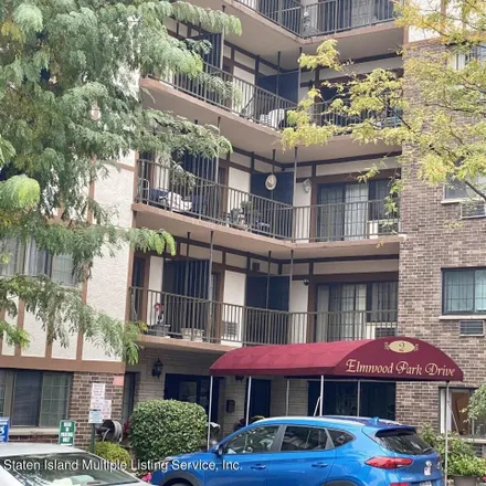 Buy this studio apartment on 2 Elmwood Park Drive in New York, NY 10314