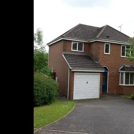Rent this 4 bed house on Tadcaster Close in Daventry, NN11 0GE