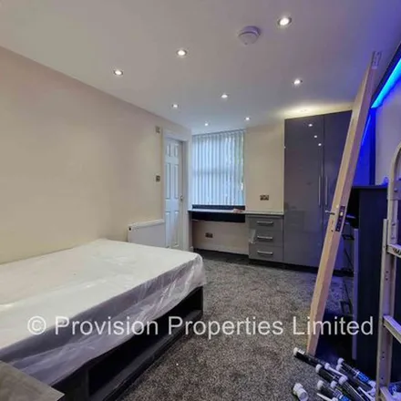 Image 8 - Cliff Road, Leeds, LS6 2BF, United Kingdom - Apartment for rent