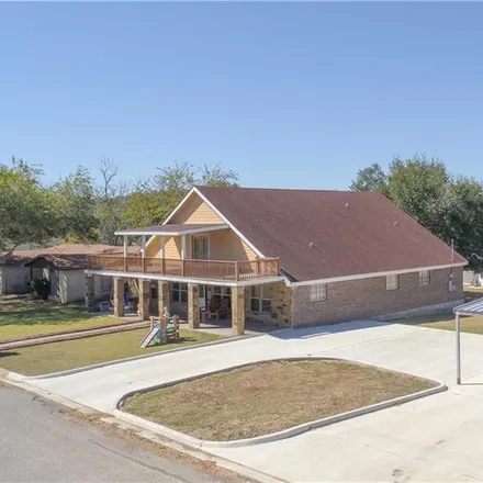 Image 2 - 113 Thiele Drive, Yoakum, TX 77995, USA - House for sale