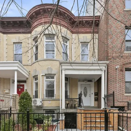 Rent this 3 bed townhouse on 254 Maple Street in New York, NY 11225