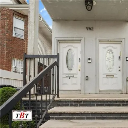 Image 3 - 962 East 14th Street, New York, NY 11230, USA - House for sale