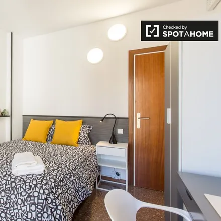 Rent this 4 bed room on Carrer de Casp in 102, 08010 Barcelona