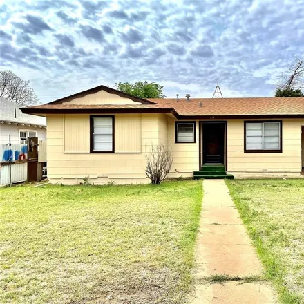 Buy this 3 bed house on 814 East Wells Street in Stamford, TX 79553