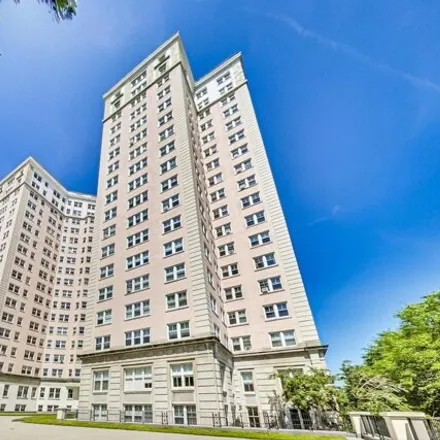 Buy this 3 bed condo on Bryn Mawr Ave Historic District in Edgewater Beach Apartments, 5531-5557 North Sheridan Road