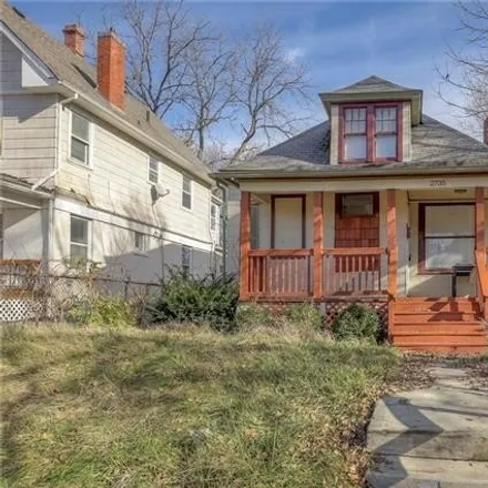 Image 1 - 2735 Brooklyn Avenue, Kansas City, MO 64109, USA - House for sale