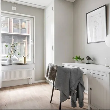 Rent this 4 bed apartment on Krogabäcksvägen in 436 53 Göteborgs Stad, Sweden
